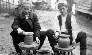 Грнчари из Злакусе, село крај Ужица, Србија