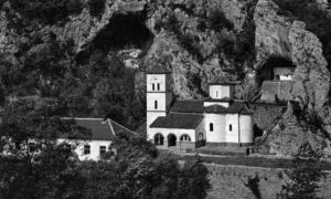 Манастир Горњак у проширеном платоу Млаве у Горњачкој клисури, Србија
