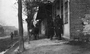 Бугарски официр испред Штаба II српске армије