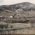 Једно пошумљено узвишење са тврђавом и цигланом у дну, Сарајево, 25. октобар 1912. (фото www.albert-kahn.hauts-de-seine.fr)