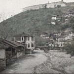 Река Бистрица и тврђава, Призрен, 7. мај 1913. (фото www.albert-kahn.hauts-de-seine.fr)