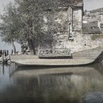 Стари чамац испред дрвета и куће, Охрид, мај 1913. (фото www.albert-kahn.hauts-de-seine.fr)