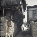 Стара дрвена кућа и камена кула, Охрид, мај 1913. (фото www.albert-kahn.hauts-de-seine.fr)