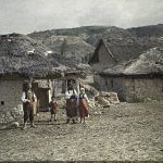 Сеоска кућа са бугарским станарима, Опеница, мај 1913. (фото www.albert-kahn.hauts-de-seine.fr)