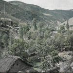 Кровови кућа и поглед на котлину, Опеница, мај 1913. (фото www.albert-kahn.hauts-de-seine.fr)