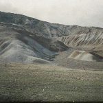 Разнобојне јаруге са земљиштем пуним сумпора и гвожђа, у близини сумпорни извор, околина Опенице, мај 1913. (фото www.albert-kahn.hauts-de-seine.fr)