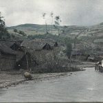 Запрежна кола прелазе реку, Опеница, мај 1913. (фото www.albert-kahn.hauts-de-seine.fr)