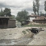 Мост преко малог канала, Ресен, мај 1913. (фото www.albert-kahn.hauts-de-seine.fr)