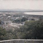 Панорама града, мочварне обале и Драчки залив, Драч, 16. октобар 1913. (фото www.albert-kahn.hauts-de-seine.fr)