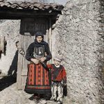 Католкиња са сином, Скадар, 21. октобар 1913. (фото www.albert-kahn.hauts-de-seine.fr)