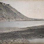 Обале реке Бојане испод тврђаве Розафа, Скадар, 21. октобар 1913. (фото www.albert-kahn.hauts-de-seine.fr)