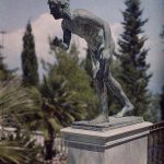Вила Ахилион, једна од статуа у парку, Крф, 3. октобар 1913. (фото www.albert-kahn.hauts-de-seine.fr)