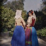 Две жене у народној ношњи, Крф, 3. октобар 1913. (фото www.albert-kahn.hauts-de-seine.fr)