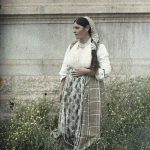 Јеврејка у народној ношњи, Солун, 14. мај 1913. (фото www.albert-kahn.hauts-de-seine.fr)