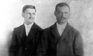 Момир Рашковић (лево ) и његов брат од рођеног стрица, Благоје Рашковић