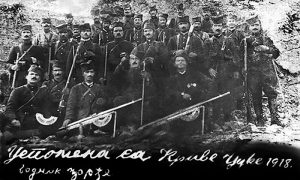 „Успомена са Криве Чуке“ 1918, Милош Божиновић (трећи са десне стране) са својим саборцима