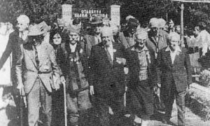 Стари ратници на Мачковом камену 1984. године, на седамдесетогодишњицу славне битке