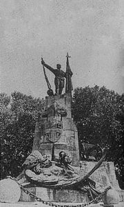 Удружење официра и ратника подиже, 1931. године, на Новом гробљу овај споменик палим браниоцима Београда
