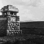 Споменик код Лофоија снимљен за време Другог светског рата од стране Аустралијанаца