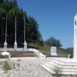 Споменик у Поликастру