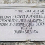 Спомен плоча изнад Вељих врата на Старом граду у Будви
