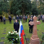 Одавање почасти прецима на франкфуртском гробљу (фото З. Вицеларевић)