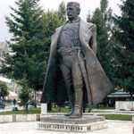 Споменик сердар Јанка Вукотића у центру Мојковца