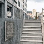 Спомен плоча 1300 каплара у Улици Кнеза Лазара у Ужицу (фото Бојан Радојичић)