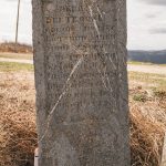 Крајпуташ поред гробља на Спасовњачи, Ужице (фото Бојан Радојичић)