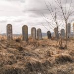 Крајпуташи поред гробља на Спасовњачи, Ужице (фото Бојан Радојичић)