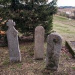Крајпуташи Радовићима на Кадињачи (фото Бојан Радојичић)