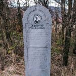 Крајпуташ Љубомиру Томашевићу на Кадињачи (фото Бојан Радојичић)