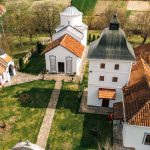 Бела црква у Карану из 14. века (фото Бојан Радојичић)