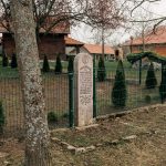 Крајпуташ Живану Ненадићу у Љубањама (фото Бојан Радојичић)