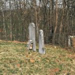 Споменици на гробљу код школе у Никојевићима (фото Бојан Радојичић)