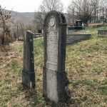 Споменици на гробљу код школе у Никојевићима (фото Бојан Радојичић)