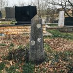 Споменик Тривуну Дуњићу на гробљу у Никојевићима (фото Бојан Радојичић)