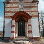 Спомен-плоче на цркви Светог Василија Острошког у Рибашевини (фото Бојан Радојичић)