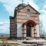 Спомен-плоче на цркви Светог Василија Острошког у Рибашевини (фото Бојан Радојичић)