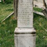 Натпис на крајпуташу Радисаву Танасијевићу у Рибашевини, Губин До (фото Бојан Радојичић)