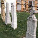 Крајпуташи у порти цркве Светог архангела Гаврила у Севојну (фото Бојан Радојичић)