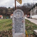 Натпис на крајпуташу Љубомиру Ћосићу у Волујцу (фото Бојан Радојичић)