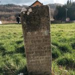 Натпис на предњој страни крајпуташа Кости Милинковићу у Волујцу (фото Бојан Радојичић)