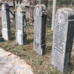 Крајпуташи поред спомен-чесме у Збојштици (фото Бојан Радојичић)