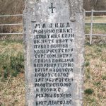 Крајпуташ Малиши Млађеновићу у Збојштици (фото Бојан Радојичић)