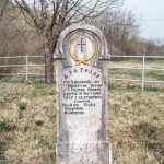 Крајпуташ Драгојлу Младеновићу у Збојштици (фото Бојан Радојичић)