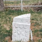 Остаци крајпуташа непознатом војнику (фото Бојан Радојичић)