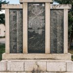 Плоче са натписима и списковима на спомен-чесми у центру Биоске (фото Бојан Радојичић)