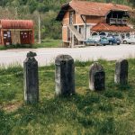 Крајпуташи у центру Биоске (фото Бојан Радојичић)