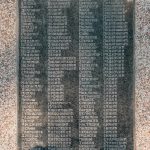 Табле са списковима страдалих на спомен-чесми у Ковачници, Гостиница (фото Бојан Радојичић)